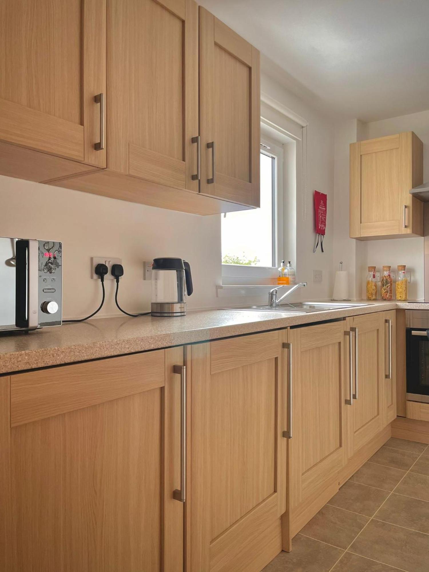 Bright 2-Bedroom Apartment With Parking In Монтроз Экстерьер фото