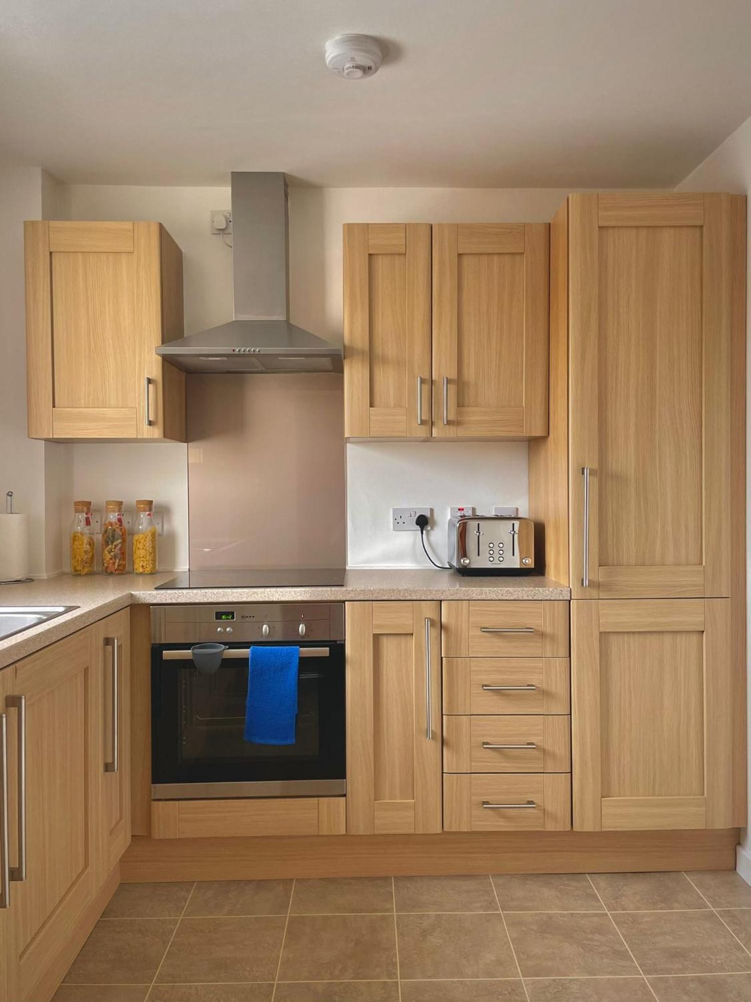 Bright 2-Bedroom Apartment With Parking In Монтроз Экстерьер фото